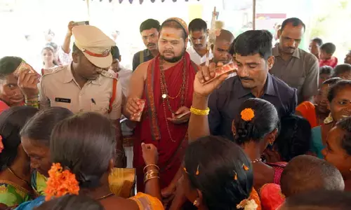 పరమతాల ఉచ్చులో పడొద్దు... ఆదివాసీలకు స్వాత్మానందేంద్రస్వామి హితవు