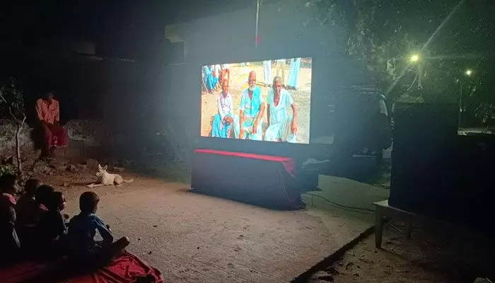 ‘బలగం’ సినిమాతో ఎల్ఈడీ స్క్రీన్, డీజే బాక్స్లకు భలే గిరాకీ ‘బలగం’ సినిమాతో ఎల్ఈడీ స్క్రీన్, డీజే బాక్స్లకు భలే గిరాకీ
