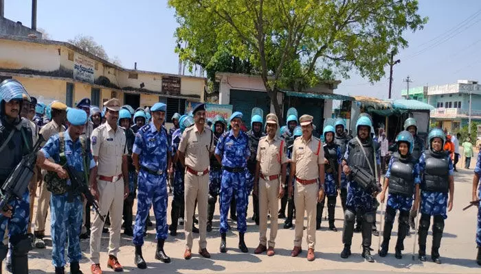 నిజాంసాగర్లో కేంద్ర బలగాలతో రాపిడ్ యాక్షన్ ఫోర్స్ ఫ్లాగ్ మార్చ్.. నిజాంసాగర్లో కేంద్ర బలగాలతో రాపిడ్ యాక్షన్ ఫోర్స్ ఫ్లాగ్ మార్చ్..