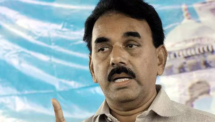 బీఆర్ఎస్ సస్పెన్షన్ వేటుపై జూపల్లి హాట్ కామెంట్స్ బీఆర్ఎస్ సస్పెన్షన్ వేటుపై జూపల్లి హాట్ కామెంట్స్