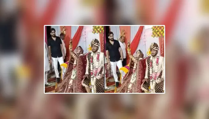 పెళ్లి వేడుకలో రివాల్వర్తో వధువు కాల్పులు (వీడియో) పెళ్లి వేడుకలో రివాల్వర్తో వధువు కాల్పులు (వీడియో)