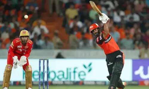 బోణి కొట్టిన హైదరాబాద్ జట్టు..