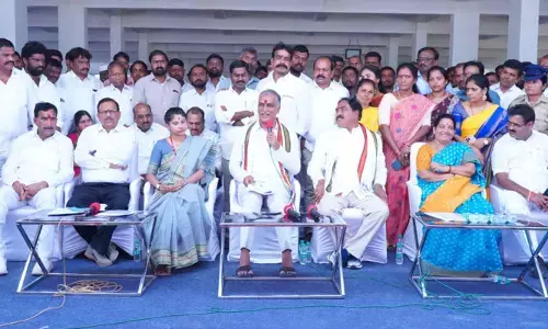 సుప్రీం కోర్టు మెట్లెక్కితే తప్పా.. గవర్నర్ దిగిరార: మంత్రి హరీశ్ రావు