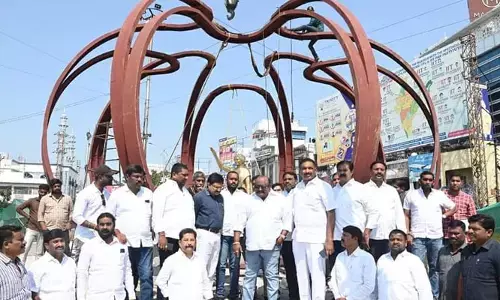 తెలంగాణ చౌక్ ను ఆకర్షణీయంగా తీర్చిదిద్దుతాం: మంత్రి గంగుల