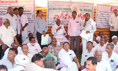 విశ్రాంత ఉద్యోగుల సమస్యలను పరిష్కరించాలి: ఎమ్మెల్సీ జీవన్ రెడ్డి