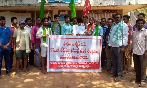 బోయ, వాల్మీకిలను ఎస్టీల్లో చేర్చవద్దు: ఆదివాసీలు