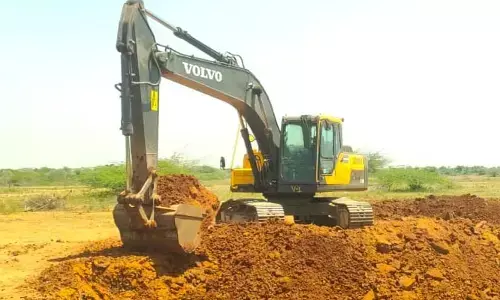 Kavali: రెచ్చిపోతున్న గ్రావెల్ మాఫియా..పట్టించుకోని అధికారులు