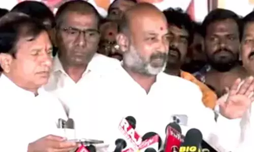 కేసీఆర్ మానవత్వం లేని మృగం : Bandi Sanjay Kumar (బండి సంజయ్ కుమార్)