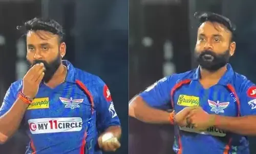 వివాదంలో అమిత్ మిశ్రా.. బంతికి లాలాజలం అప్లై చేసిన బౌలర్