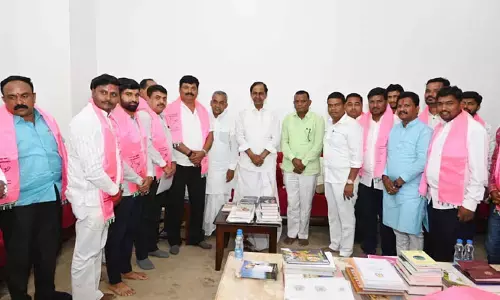 బీఆర్ఎస్‌లో చేరిన మహారాష్ట్ర మాజీ ఎమ్మెల్యేలు