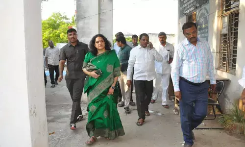 Kurnool Collector: ఇక నుంచి గోడలపై ఉమ్మివేస్తే కఠిన చర్యలు