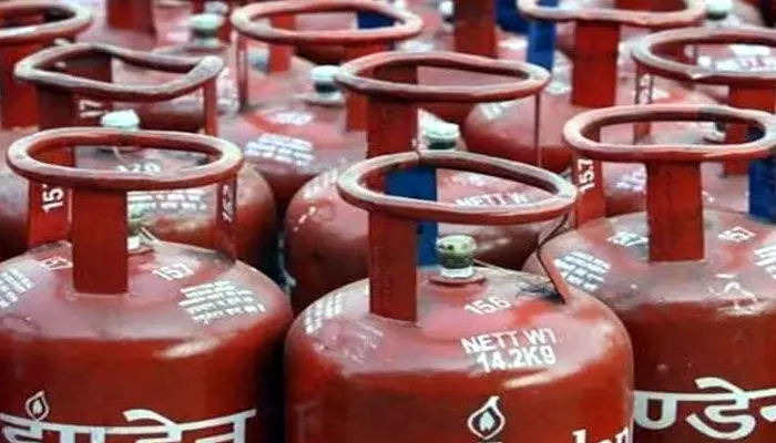 ఏప్రిల్-11: LPG సిలిండర్ ధరలు ఎలా ఉన్నాయంటే..? ఏప్రిల్-11: LPG సిలిండర్ ధరలు ఎలా ఉన్నాయంటే..?
