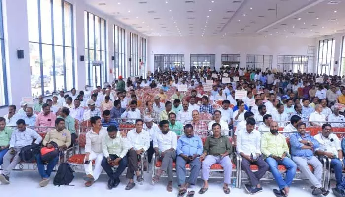 సీఎం కేసీఆర్ విద్యుత్ ఉద్యోగుల వేతన సవరణ చేసి పాత పెన్షన్ అమలు చెయ్యాలి.. సీఎం కేసీఆర్ విద్యుత్ ఉద్యోగుల వేతన సవరణ చేసి పాత పెన్షన్ అమలు చెయ్యాలి..