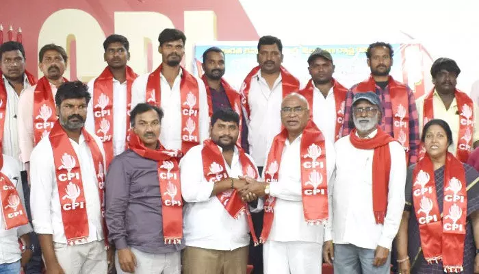 కార్మిక హక్కులను కాలరాస్తున్న మోడీ : చాడ వెంకట్ రెడ్డి కార్మిక హక్కులను కాలరాస్తున్న మోడీ : చాడ వెంకట్ రెడ్డి