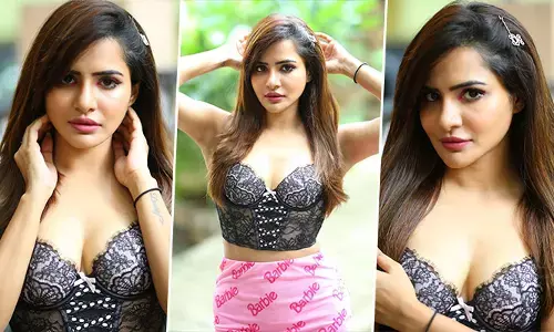 జిమ్‌వేర్‌లో అదిరిన అషు రెడ్డి ఎద అందాలు..