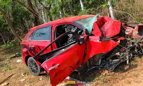 ఘోర రోడ్డు ప్రమాదం.. యువకుడు స్పాట్ డెడ్