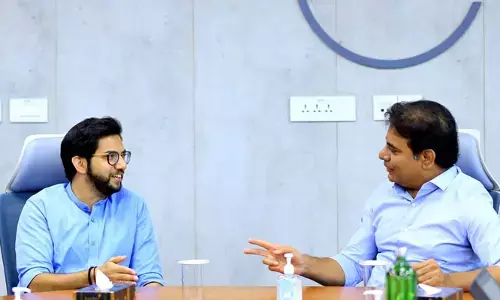కేటీఆర్‌‌ను కలిసిన మహారాష్ట్ర మాజీ మంత్రి