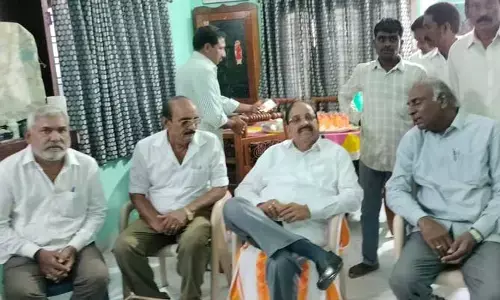 నేలకొండపల్లి మండలంలో మాజీమంత్రి పర్యటన..