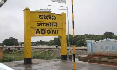 కుమార్తెతో కలిసి తల్లిదండ్రుల ఆత్మహత్యాయత్నం