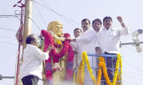 పూలే ఆశయ సాధనకు కృషి.. ఏపీ డిప్యూటీ సీఎం అంజాద్ బాషా
