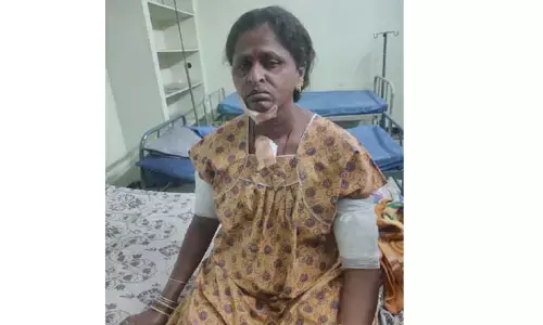 నా శత్రువు వద్ద పని ఎందుకు చేసిండ్రు.. తల్లీ కొడుకులపై కత్తితో దాడి చేసిన వ్యక్తి