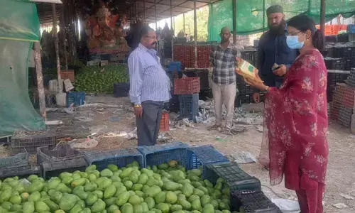 కోరుట్లలో ఫుడ్ సేఫ్టీ అధికారుల తనిఖీలు: దిశ కథనానికి స్పందన