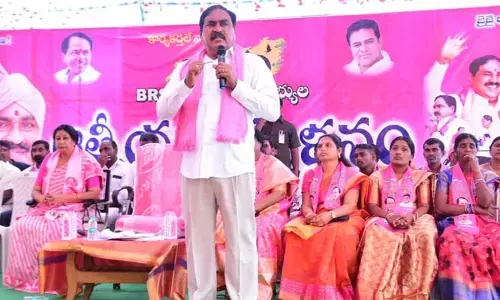 తెలంగాణ ప్రభుత్వాన్ని కూల్చే కుట్ర జరుగుతోంది:మంత్రి ఎర్రబెల్లి