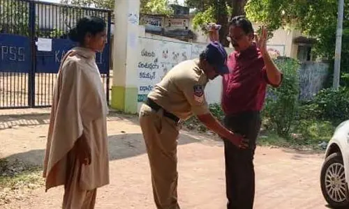 డీఈవోకు తప్పని తనిఖీ..