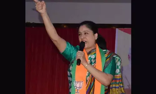 వైజాగ్ స్టీల్ ప్లాంట్ ప్రైవేట్ పరం కాకుండా బిడ్డింగ్ వేస్తావా?: బీజేపీ నేత విజయశాంతి