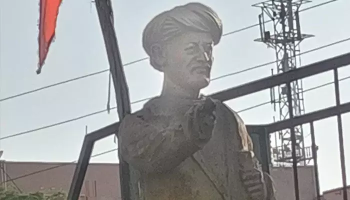 మహాత్మా మన్నించు.. మా నాయకులు మారరు మహాత్మా మన్నించు.. మా నాయకులు మారరు
