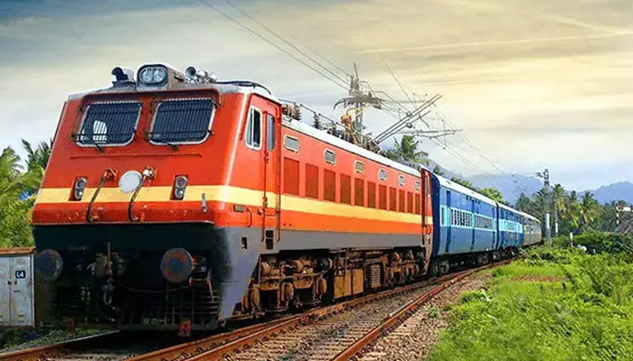 Visakha to Varanasi: ఏప్రిల్ 19 నుంచి ప్రత్యేక రైళ్లు Visakha to Varanasi: ఏప్రిల్ 19 నుంచి ప్రత్యేక రైళ్లు