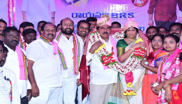 బీఆర్ఎస్ పార్టీకి ప్రజలు బ్రహ్మరథం పడుతున్నారు : మంత్రి ఎర్రబెల్లి దయాకర్ రావు బీఆర్ఎస్ పార్టీకి ప్రజలు బ్రహ్మరథం పడుతున్నారు : మంత్రి ఎర్రబెల్లి దయాకర్ రావు
