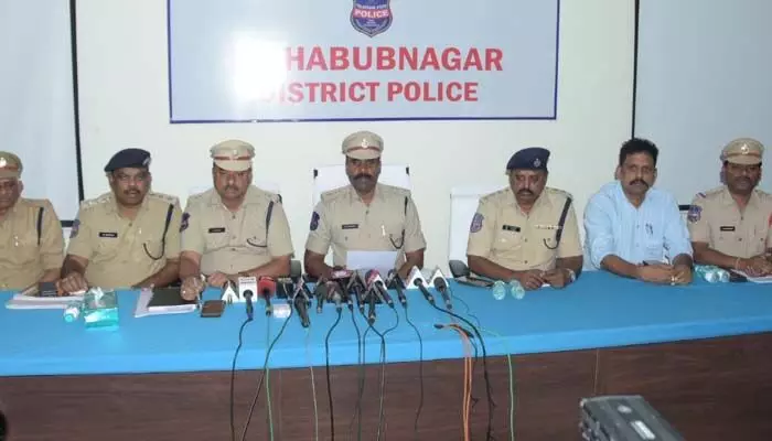 నలుగురు వ్యక్తులపై పీడీ యాక్ట్ నమోదు.. నలుగురు వ్యక్తులపై పీడీ యాక్ట్ నమోదు..