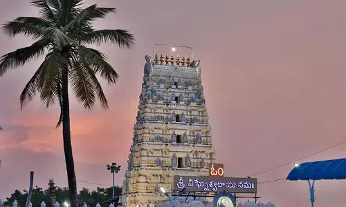 కాణిపాకంలో సెక్యూరిటీ వైఫల్యం.. వినాయకుడి మూలవిరాట్ ఫోటో వైరల్