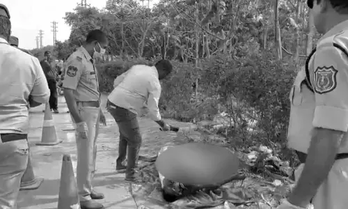 HYD : సంచిలో మహిళ డెడ్ బాడీ కలకలం