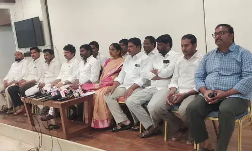 కేసీఆర్ రావణాసురుడు కాదు.. నరకాసురుడు: మువ్వా విజయ్ బాబు