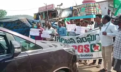 అరకు ఎమ్మెల్యే, జిల్లా చైర్మన్ ను అడ్డుకున్న గిరిజనులు..
