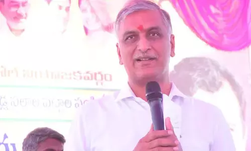 మా జోలికి రాకండి.. మీకే మంచిది: ఏపీ మంత్రిపై మంత్రి హరీష్‌రావు ఫైర్‌