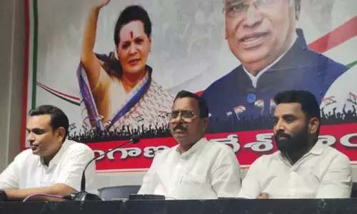 చీమల పాడు మృతులకు కోటి ఇవ్వాలి.. ​మల్లురవి