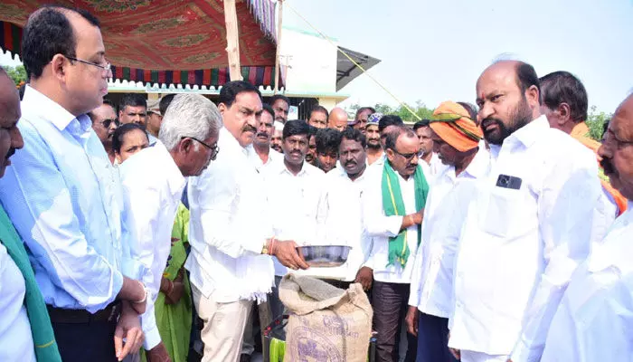 రైతు సంక్షేమమే ప్రభుత్వ ధ్యేయం: మంత్రి ఎర్రబెల్లి దయాకర్ రావు రైతు సంక్షేమమే ప్రభుత్వ ధ్యేయం: మంత్రి ఎర్రబెల్లి దయాకర్ రావు