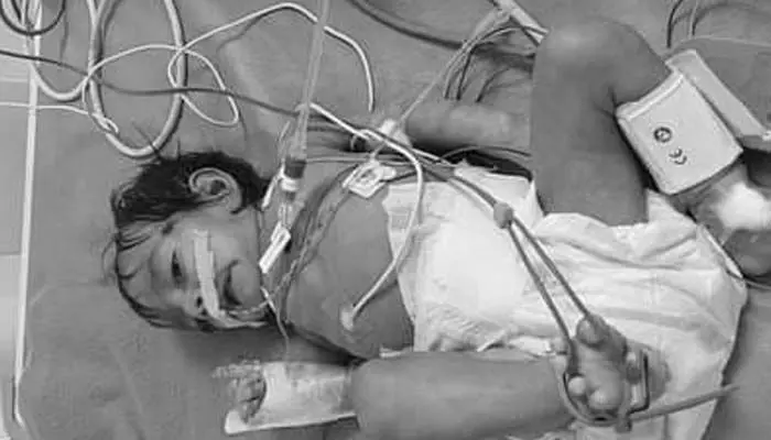 మా బాబు ప్రాణాలు కాపాడండి ప్లీజ్.. మా బాబు ప్రాణాలు కాపాడండి ప్లీజ్..