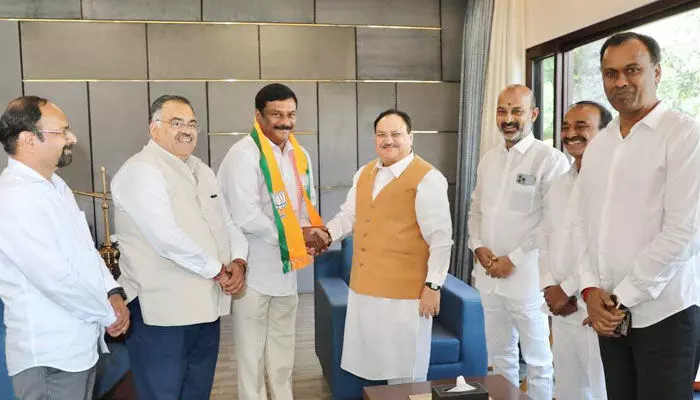 నడ్డా సమక్షంలో బీజేపీలో చేరిన ఏలేటి మహేశ్వర్ రెడ్డి నడ్డా సమక్షంలో బీజేపీలో చేరిన ఏలేటి మహేశ్వర్ రెడ్డి