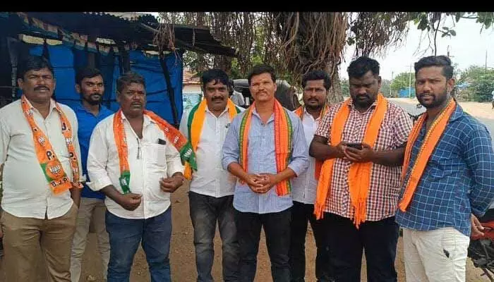పంట నష్టం పై పరిహారం అందించాలని బీజేపీ నాయకుల ప్రెస్ మీట్.. పంట నష్టం పై పరిహారం అందించాలని బీజేపీ నాయకుల ప్రెస్ మీట్..