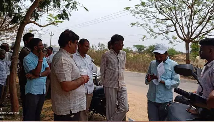 సమాచారం లేకుండా భూ సర్వే నా..? సమాచారం లేకుండా భూ సర్వే నా..?