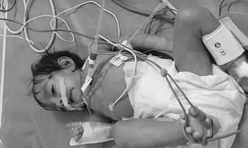 మా బాబు ప్రాణాలు కాపాడండి ప్లీజ్..