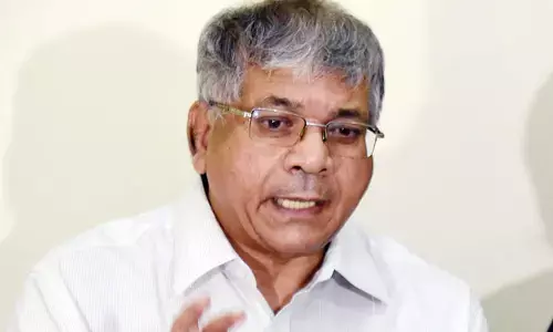 నగరానికి చేరుకున్న అంబేద్కర్ ముని మనవడు.. సీఎం కేసీఆర్‌పై ప్రశంసలు