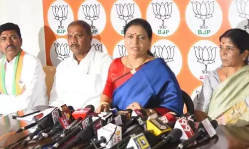 కల్తీకల్లుకు బాధ్యుడు మంత్రి శ్రీనివాస్ గౌడ్: డీకే అరుణ