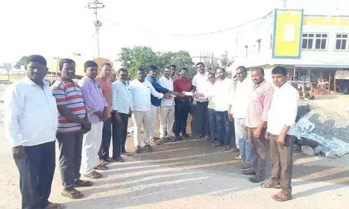 అంబేద్కర్ విగ్రహ నిర్మాణానికి 50వేల రూపాయల విరాళం..