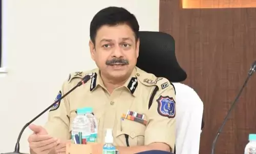 సైబర్ నేరాల పట్ల అప్రమత్తంగా ఉండాలి: కమిషనర్ డీఎస్ చౌహాన్
