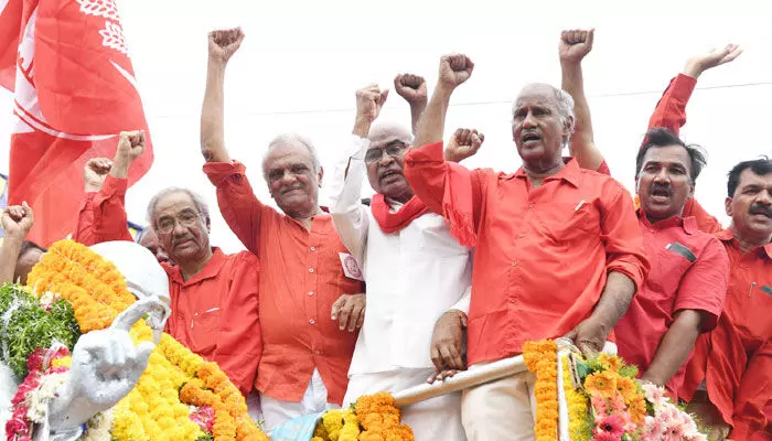 ప్రధాని మోడీకి 30 మంది దత్తపుత్రులు ఉన్నారు: CPI నారాయణ ప్రధాని మోడీకి 30 మంది దత్తపుత్రులు ఉన్నారు: CPI నారాయణ